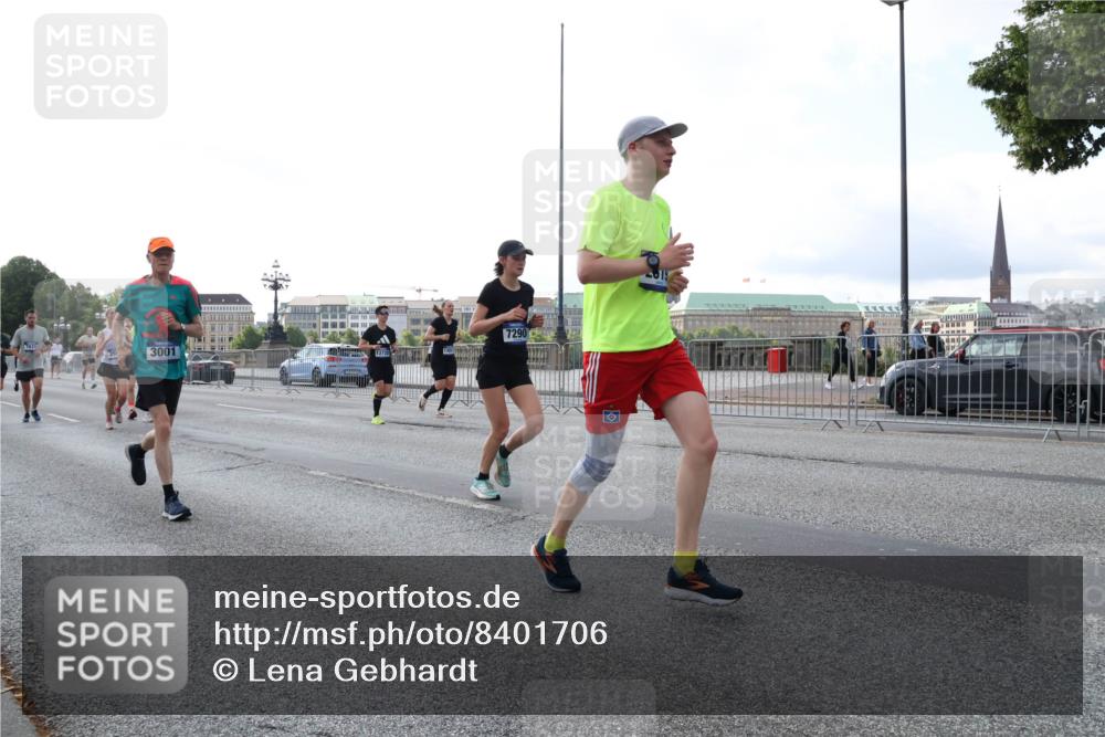 29.06.2025 - hella hamburg halbmarathon Lena Gebhardt http://msf.ph/oto/8401706 29.06.2025 10:03:23 Lombardsbrücke 7935, 25, 3001, 7290, 1114, 1135, 1138, 1161, 1414, 1450, 1482, 1885, 2594, 2619, 2683, 2759, 2780, 2782, 2810, 3572, 4204, 4307, 4511, 4613, 5384, 5396, 5464, 6208, 6217, 6391, 6453, 7210, 7211, 7277, 7278, 7279, 7290, 7706, 7935, 8484, 8614, 9439, 9453, 10389, 10824, 11556, 12169, 12177, 12211, 12212, 12377, 12422, 12843, 13036, 13474, 13664, 13732, 13793, 13857, 13874, 13976, 15539, 15643, 15859, 16371, 17226, 17550, 18028 meine-sportfotos.de
