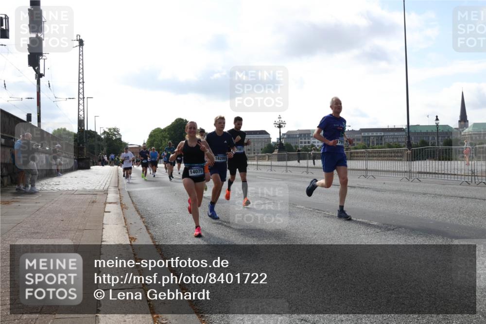 29.06.2025 - hella hamburg halbmarathon Lena Gebhardt http://msf.ph/oto/8401722 29.06.2025 09:49:04 Lombardsbrücke 14075, 16280, 1791, 1042, 1571, 1600, 1603, 2044, 2262, 2399, 2707, 2745, 2797, 2849, 3116, 3480, 3547, 4062, 4359, 4381, 5003, 5050, 5124, 5307, 5648, 5889, 6037, 6047, 6149, 6771, 6993, 7109, 7152, 7154, 7310, 7482, 7743, 7981, 8002, 8121, 8358, 8571, 9640, 9643, 10190, 10369, 10451, 10738, 10877, 11106, 11177, 11423, 11447, 11952, 12044, 12088, 12091, 12098, 12168, 12739, 13064, 13137, 13158, 13190, 13372, 13755, 13900, 13940, 14075, 14311, 14603 meine-sportfotos.de