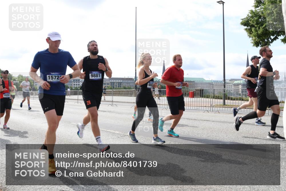 29.06.2025 - hella hamburg halbmarathon Lena Gebhardt http://msf.ph/oto/8401739 29.06.2025 10:16:15 Lombardsbrücke 10292, 1572, 9881, 28, 980, 1156, 1212, 1244, 1308, 1599, 1651, 2071, 2076, 2165, 2436, 2803, 2835, 3030, 3134, 3156, 3167, 3484, 3648, 4583, 4637, 4828, 5046, 5294, 5423, 6024, 7158, 7753, 7897, 7941, 7942, 8169, 8274, 8295, 8554, 8597, 8645, 8707, 8746, 8847, 8885, 9601, 9628, 9675, 9784, 9802, 9810, 9881, 10107, 10139, 10141, 10183, 10292, 10608, 10844, 10990, 11113, 11303, 11344, 11345, 11478, 11774, 11783, 11818, 12427, 12469 meine-sportfotos.de