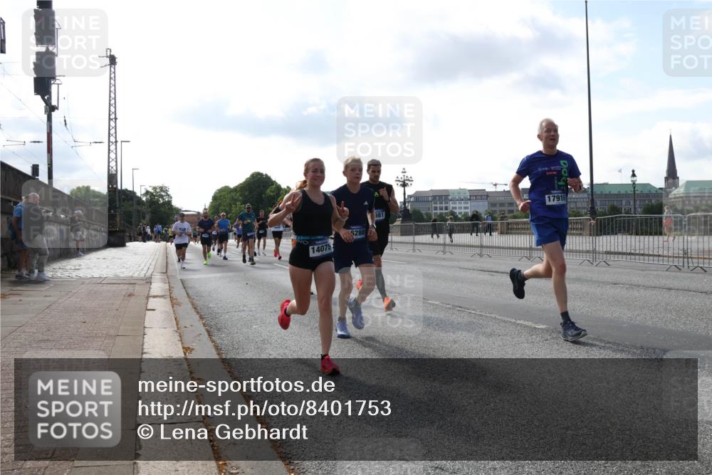 29.06.2025 - hella hamburg halbmarathon Lena Gebhardt http://msf.ph/oto/8401753 29.06.2025 09:49:04 Lombardsbrücke 14075, 280, 981, 17916, 1042, 1571, 1600, 1603, 2044, 2262, 2399, 2707, 2745, 2797, 2849, 3116, 3480, 3547, 4062, 4359, 4381, 5003, 5050, 5124, 5307, 5648, 5889, 6037, 6047, 6149, 6771, 6993, 7109, 7152, 7154, 7310, 7482, 7743, 7981, 8002, 8121, 8358, 8571, 9640, 9643, 10190, 10369, 10451, 10738, 10877, 11106, 11177, 11423, 11447, 11952, 12044, 12088, 12091, 12098, 12168, 12739, 13064, 13137, 13158, 13190, 13372, 13755, 13900, 13940, 14075, 14311, 14603 meine-sportfotos.de