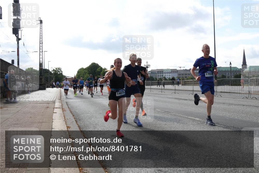 29.06.2025 - hella hamburg halbmarathon Lena Gebhardt http://msf.ph/oto/8401781 29.06.2025 09:49:04 Lombardsbrücke 810, 14075, 17916, 1042, 1571, 1600, 1603, 2044, 2262, 2399, 2707, 2745, 2797, 2849, 3116, 3480, 3547, 4062, 4359, 4381, 5003, 5050, 5124, 5307, 5648, 5889, 6037, 6047, 6149, 6771, 6993, 7109, 7152, 7154, 7310, 7482, 7743, 7981, 8002, 8121, 8358, 8571, 9640, 9643, 10190, 10369, 10451, 10738, 10877, 11106, 11177, 11423, 11447, 11952, 12044, 12088, 12091, 12098, 12168, 12739, 13064, 13137, 13158, 13190, 13372, 13755, 13900, 13940, 14075, 14311, 14603 meine-sportfotos.de