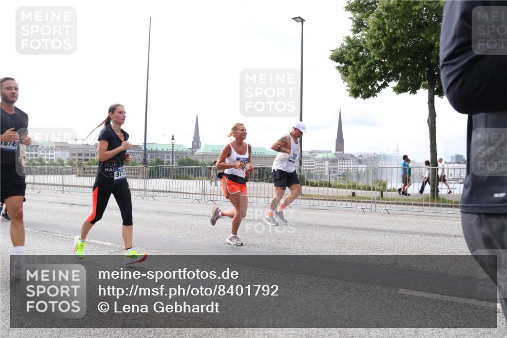 29.06.2025 - hella hamburg halbmarathon Lena Gebhardt http://msf.ph/oto/8401792 29.06.2025 10:23:52 Lombardsbrücke 18745, 9713, 1048, 1304, 1389, 1444, 1545, 2125, 2489, 3013, 3185, 3579, 4122, 4391, 4597, 4646, 4990, 4993, 5039, 5055, 5160, 5258, 5260, 5358, 5406, 5661, 5954, 6747, 7013, 7029, 7426, 8031, 8141, 8149, 8181, 8502, 8676, 8717, 9217, 9603, 9715, 10649, 11044, 11300, 11306, 11347, 11415, 11454, 11793, 11879, 12874, 13149, 14265, 14510, 14512, 14521, 15709, 15739, 15853, 16185, 16251, 17199 meine-sportfotos.de