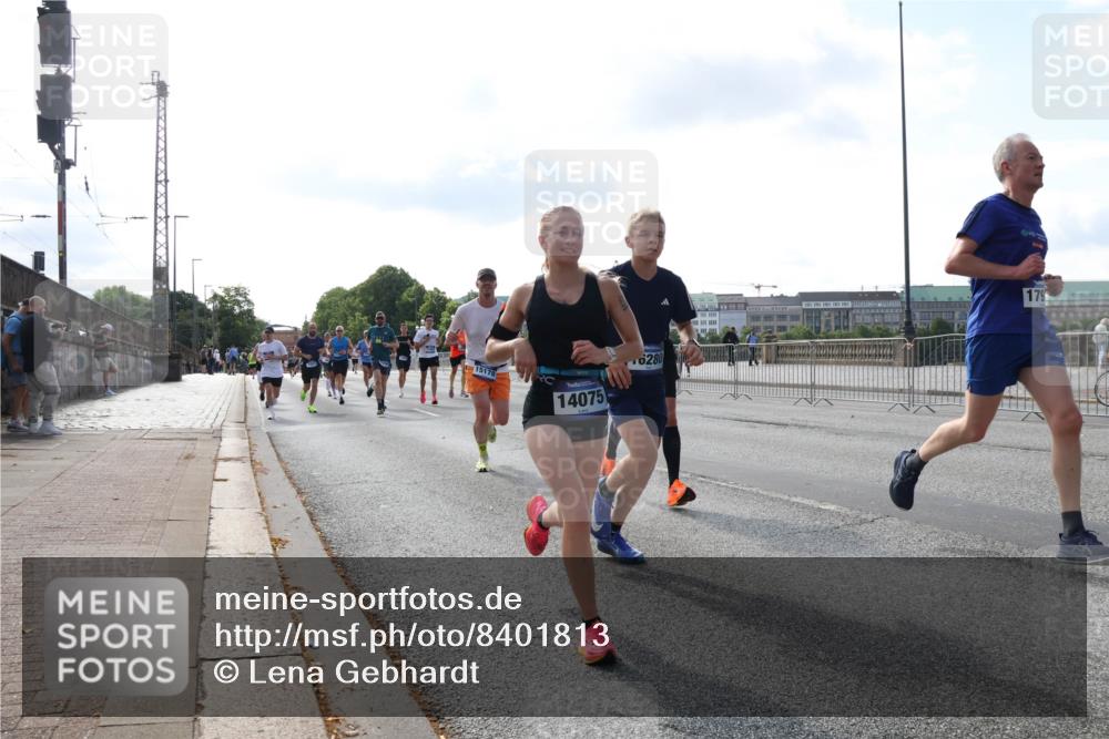 29.06.2025 - hella hamburg halbmarathon Lena Gebhardt http://msf.ph/oto/8401813 29.06.2025 09:49:04 Lombardsbrücke 15178, 14075, 6280, 179, 1042, 1571, 1600, 1603, 2044, 2262, 2399, 2707, 2745, 2797, 2849, 3116, 3480, 3547, 4062, 4359, 4381, 5003, 5050, 5124, 5307, 5648, 5889, 6037, 6047, 6149, 6771, 6993, 7109, 7152, 7154, 7310, 7482, 7743, 7981, 8002, 8121, 8358, 8571, 9640, 9643, 10190, 10369, 10451, 10738, 10877, 11106, 11177, 11423, 11447, 11952, 12044, 12088, 12091, 12098, 12168, 12739, 13064, 13137, 13158, 13190, 13372, 13755, 13900, 13940, 14075, 14311, 14603 meine-sportfotos.de