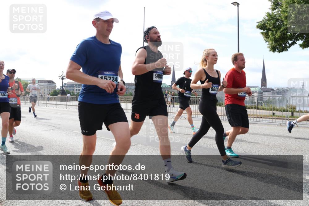 29.06.2025 - hella hamburg halbmarathon Lena Gebhardt http://msf.ph/oto/8401819 29.06.2025 10:16:15 Lombardsbrücke 803, 0292, 15724, 988, 28, 10990, 980, 1156, 1212, 1244, 1308, 1599, 1651, 2071, 2076, 2165, 2436, 2803, 2835, 3030, 3134, 3156, 3167, 3484, 3648, 4583, 4637, 4828, 5046, 5294, 5423, 6024, 7158, 7753, 7897, 7941, 7942, 8169, 8274, 8295, 8554, 8597, 8645, 8707, 8746, 8847, 8885, 9601, 9628, 9675, 9784, 9802, 9810, 9881, 10107, 10139, 10141, 10183, 10292, 10608, 10844, 10990, 11113, 11303, 11344, 11345, 11478, 11774, 11783, 11818, 12427, 12469 meine-sportfotos.de
