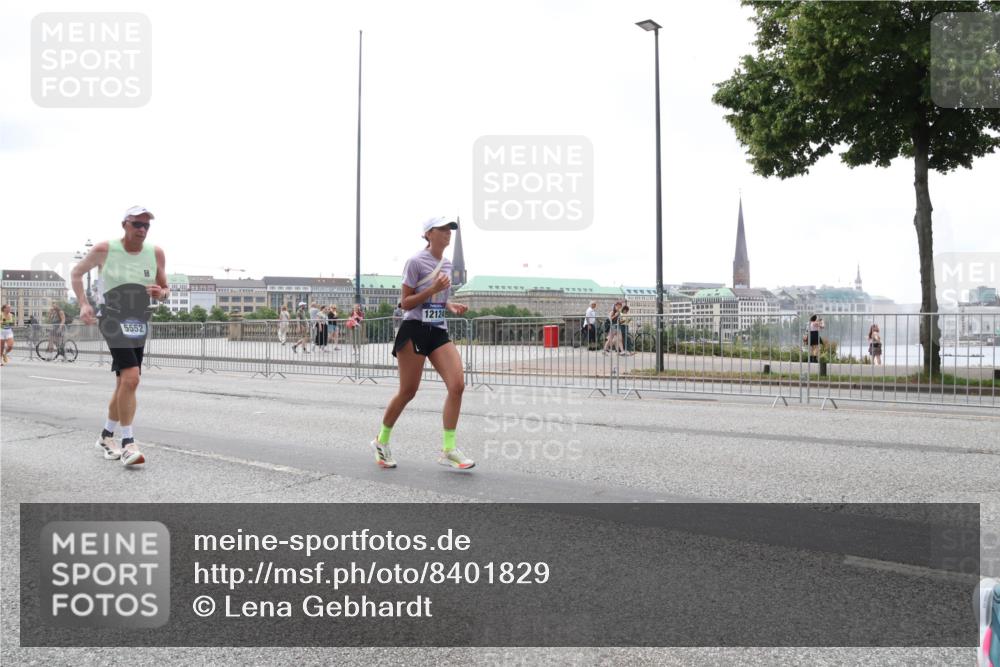 29.06.2025 - hella hamburg halbmarathon Lena Gebhardt http://msf.ph/oto/8401829 29.06.2025 10:50:03 Lombardsbrücke 5552, 12124, 1040, 1041, 1487, 1511, 1888, 2212, 2466, 2862, 2997, 3701, 3710, 3805, 3897, 4090, 4168, 4870, 5076, 5119, 5552, 5694, 5749, 5751, 5997, 6680, 6694, 6830, 7305, 7339, 7366, 7679, 7721, 7722, 7755, 8065, 8254, 9015, 9162, 9605, 9940, 10060, 10286, 10403, 10617, 10683, 10704, 11030, 11426, 11696, 11716, 11760, 12079, 12124, 12388, 13127, 13128, 13309, 13381, 13744, 13764, 13846, 14144, 14505, 14545, 14692, 14940, 15626 meine-sportfotos.de