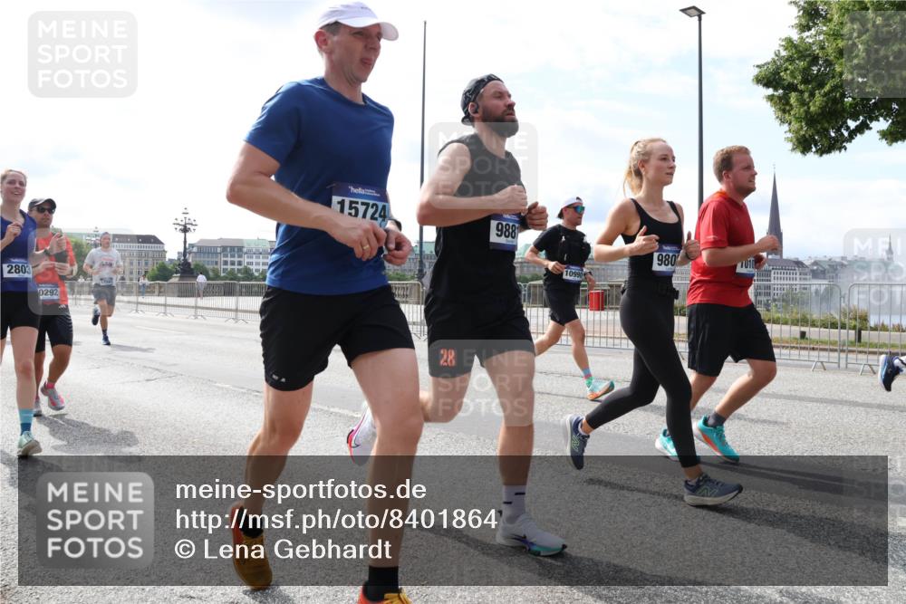 29.06.2025 - hella hamburg halbmarathon Lena Gebhardt http://msf.ph/oto/8401864 29.06.2025 10:16:15 Lombardsbrücke 2803, 0292, 15724, 28, 988, 10990, 980, 1156, 1212, 1244, 1308, 1599, 1651, 2071, 2076, 2165, 2436, 2803, 2835, 3030, 3134, 3156, 3167, 3484, 3648, 4583, 4637, 4828, 5046, 5294, 5423, 6024, 7158, 7753, 7897, 7941, 7942, 8169, 8274, 8295, 8554, 8597, 8645, 8707, 8746, 8847, 8885, 9601, 9628, 9675, 9784, 9802, 9810, 9881, 10107, 10139, 10141, 10183, 10292, 10608, 10844, 10990, 11113, 11303, 11344, 11345, 11478, 11774, 11783, 11818, 12427, 12469 meine-sportfotos.de