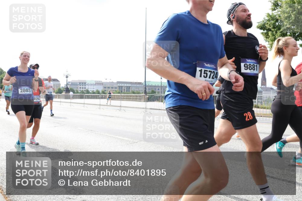 29.06.2025 - hella hamburg halbmarathon Lena Gebhardt http://msf.ph/oto/8401895 29.06.2025 10:16:16 Lombardsbrücke 2803, 0292, 15724, 9881, 28, 1156, 1212, 1244, 1308, 1599, 1651, 2071, 2076, 2165, 2436, 2803, 2835, 3030, 3134, 3156, 3167, 3484, 3648, 3687, 4478, 4583, 4637, 4828, 5046, 5294, 5423, 6024, 7158, 7358, 7753, 7897, 7941, 7942, 8169, 8274, 8295, 8554, 8597, 8645, 8707, 8746, 8847, 8885, 9601, 9628, 9675, 9784, 9802, 9810, 9881, 10107, 10139, 10141, 10183, 10292, 10608, 10844, 10990, 11113, 11303, 11344, 11345, 11478, 11774, 11783, 11818, 12427, 12469 meine-sportfotos.de