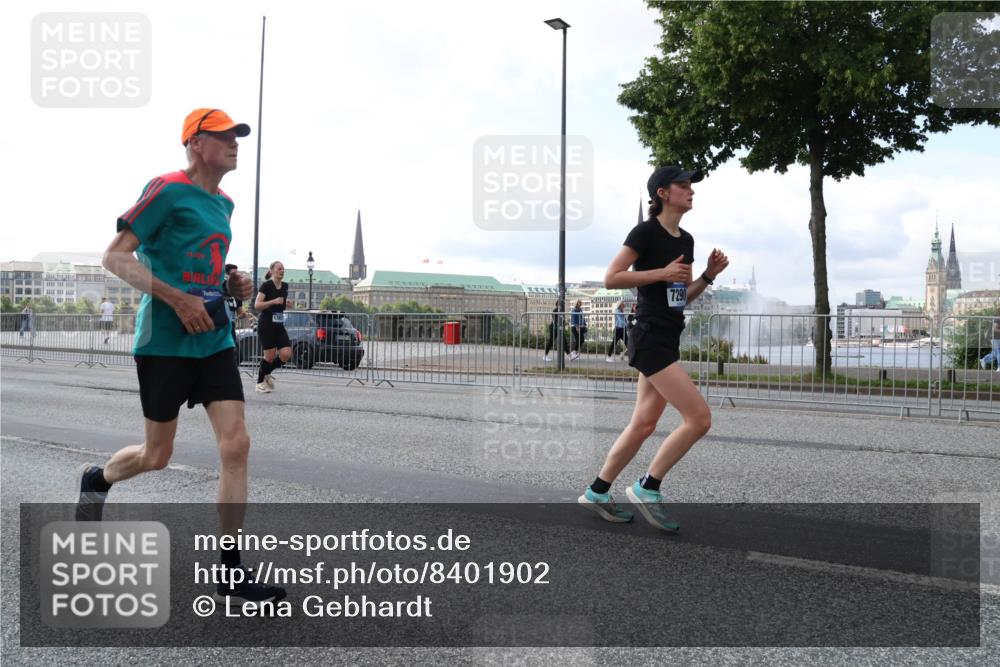 29.06.2025 - hella hamburg halbmarathon Lena Gebhardt http://msf.ph/oto/8401902 29.06.2025 10:03:24 Lombardsbrücke 217, 7290, 1114, 1135, 1138, 1161, 1414, 1450, 1482, 1885, 2594, 2619, 2683, 2759, 2780, 2782, 2810, 3572, 4204, 4307, 4511, 4613, 5384, 5396, 5464, 6208, 6217, 6391, 6453, 7210, 7211, 7277, 7278, 7279, 7290, 7706, 7935, 8484, 8614, 9439, 9453, 10389, 10824, 11556, 12169, 12177, 12211, 12212, 12377, 12422, 12843, 13036, 13474, 13664, 13732, 13793, 13857, 13874, 13976, 15539, 15643, 15859, 16371, 17226, 17550, 18028 meine-sportfotos.de