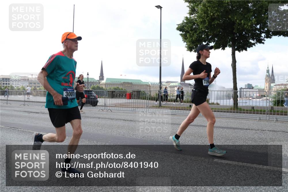 29.06.2025 - hella hamburg halbmarathon Lena Gebhardt http://msf.ph/oto/8401940 29.06.2025 10:03:24 Lombardsbrücke 3001, 7290, 1114, 1135, 1138, 1161, 1414, 1450, 1482, 1885, 2594, 2619, 2683, 2759, 2780, 2782, 2810, 3572, 4204, 4307, 4511, 4613, 5384, 5396, 5464, 6208, 6217, 6391, 6453, 7210, 7211, 7277, 7278, 7279, 7290, 7706, 7935, 8484, 8614, 9439, 9453, 10389, 10824, 11556, 12169, 12177, 12211, 12212, 12377, 12422, 12843, 13036, 13474, 13664, 13732, 13793, 13857, 13874, 13976, 15539, 15643, 15859, 16371, 17226, 17550, 18028 meine-sportfotos.de