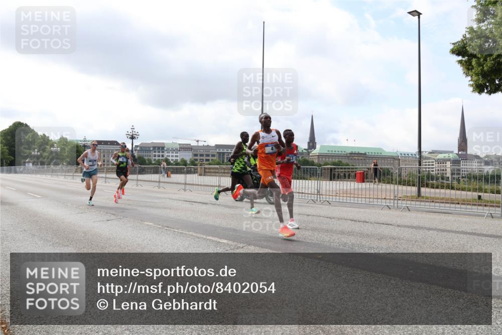 29.06.2025 - hella hamburg halbmarathon Lena Gebhardt http://msf.ph/oto/8402054 29.06.2025 09:31:12 Lombardsbrücke 1, 5, 7, 10, 11, 16, 23, 25, 59 meine-sportfotos.de