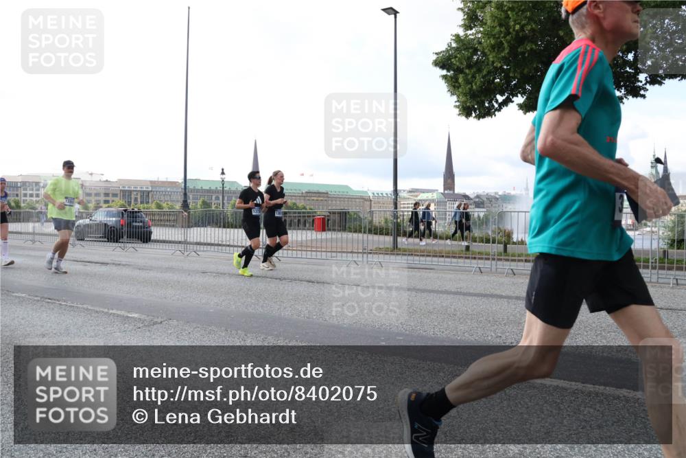 29.06.2025 - hella hamburg halbmarathon Lena Gebhardt http://msf.ph/oto/8402075 29.06.2025 10:03:24 Lombardsbrücke 1114, 1135, 1138, 1161, 1414, 1450, 1482, 1885, 2594, 2619, 2683, 2759, 2780, 2782, 2810, 3572, 4204, 4307, 4511, 4613, 5384, 5396, 5464, 6208, 6217, 6391, 6453, 7210, 7211, 7277, 7278, 7279, 7290, 7706, 7935, 8484, 8614, 9439, 9453, 10389, 10824, 11556, 12169, 12177, 12211, 12212, 12377, 12422, 12843, 13036, 13474, 13664, 13732, 13793, 13857, 13874, 13976, 15539, 15643, 15859, 16371, 17226, 17550, 18028 meine-sportfotos.de
