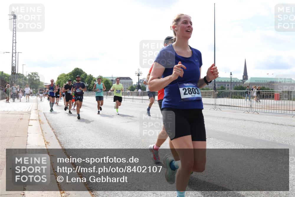 29.06.2025 - hella hamburg halbmarathon Lena Gebhardt http://msf.ph/oto/8402107 29.06.2025 10:16:17 Lombardsbrücke 18735, 3215, 12572, 2803, 1156, 1212, 1244, 1308, 1599, 1651, 2071, 2076, 2165, 2436, 2803, 2835, 3030, 3134, 3156, 3167, 3484, 3648, 3687, 4478, 4583, 4637, 4828, 5046, 5294, 5423, 6024, 6488, 7158, 7358, 7753, 7897, 7941, 7942, 8169, 8274, 8295, 8554, 8597, 8645, 8707, 8746, 8847, 8885, 9601, 9628, 9675, 9784, 9802, 9810, 9881, 10076, 10107, 10139, 10141, 10183, 10292, 10608, 10844, 10990, 11113, 11303, 11344, 11345, 11478, 11774, 11783, 11818, 12427 meine-sportfotos.de
