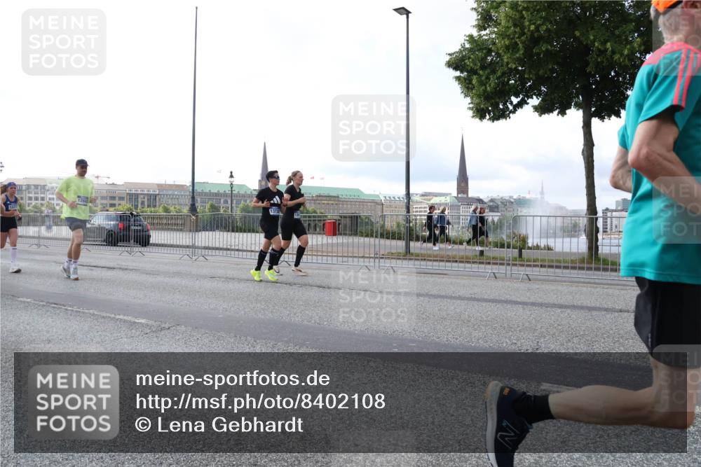 29.06.2025 - hella hamburg halbmarathon Lena Gebhardt http://msf.ph/oto/8402108 29.06.2025 10:03:24 Lombardsbrücke 1221, 13732, 1114, 1135, 1138, 1161, 1414, 1450, 1482, 1885, 2594, 2619, 2683, 2759, 2780, 2782, 2810, 3572, 4204, 4307, 4511, 4613, 5384, 5396, 5464, 6208, 6217, 6391, 6453, 7210, 7211, 7277, 7278, 7279, 7290, 7706, 7935, 8484, 8614, 9439, 9453, 10389, 10824, 11556, 12169, 12177, 12211, 12212, 12377, 12422, 12843, 13036, 13474, 13664, 13732, 13793, 13857, 13874, 13976, 15539, 15643, 15859, 16371, 17226, 17550, 18028 meine-sportfotos.de
