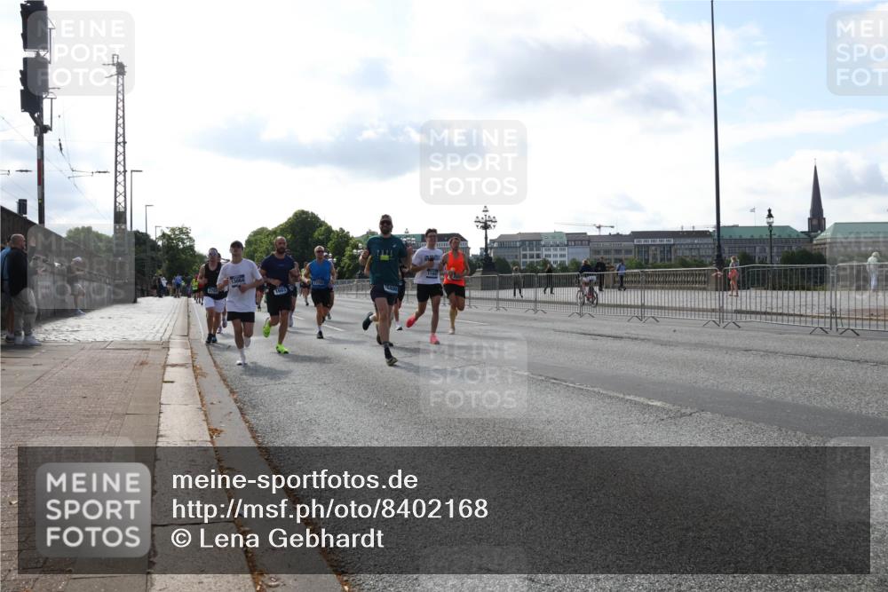 29.06.2025 - hella hamburg halbmarathon Lena Gebhardt http://msf.ph/oto/8402168 29.06.2025 09:49:07 Lombardsbrücke 1042, 1571, 1600, 1603, 2044, 2262, 2707, 2745, 2797, 2849, 3014, 3116, 3547, 4062, 4359, 4381, 5003, 5050, 5124, 5307, 5648, 5889, 6037, 6047, 6149, 6771, 6993, 7109, 7310, 7482, 7743, 7981, 8002, 8121, 8358, 8571, 9640, 9643, 10190, 10369, 10451, 10738, 10877, 11106, 11177, 11423, 11447, 11952, 12044, 12088, 12091, 12098, 12168, 12739, 13064, 13137, 13158, 13190, 13372, 13755, 13900, 13940, 14075, 14311, 14603 meine-sportfotos.de