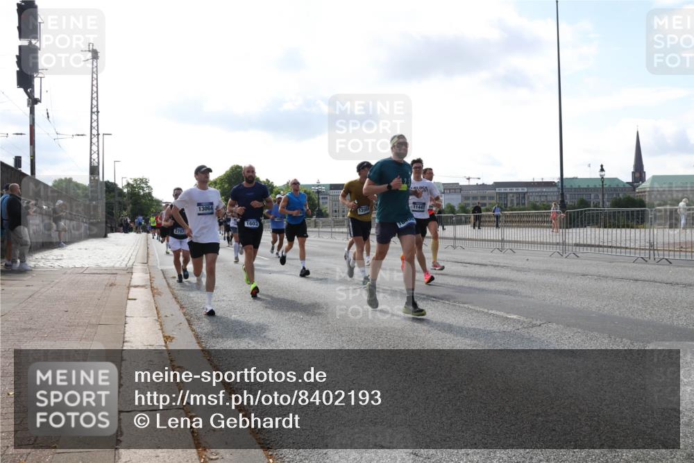 29.06.2025 - hella hamburg halbmarathon Lena Gebhardt http://msf.ph/oto/8402193 29.06.2025 09:49:08 Lombardsbrücke 2707, 13064, 1603, 12088, 16400, 11447, 1042, 1571, 1600, 1603, 2044, 2262, 2707, 2745, 2797, 2849, 2980, 3014, 3116, 3547, 4062, 4381, 4766, 5003, 5050, 5124, 5307, 5648, 5889, 6037, 6047, 6149, 6771, 6993, 7109, 7310, 7482, 7743, 7981, 8002, 8121, 8358, 8571, 9640, 9643, 10190, 10369, 10451, 10738, 10877, 11106, 11177, 11423, 11447, 11952, 12044, 12088, 12091, 12098, 12168, 12739, 13064, 13137, 13158, 13190, 13372, 13755, 13900, 13940, 14075, 14311, 14603 meine-sportfotos.de
