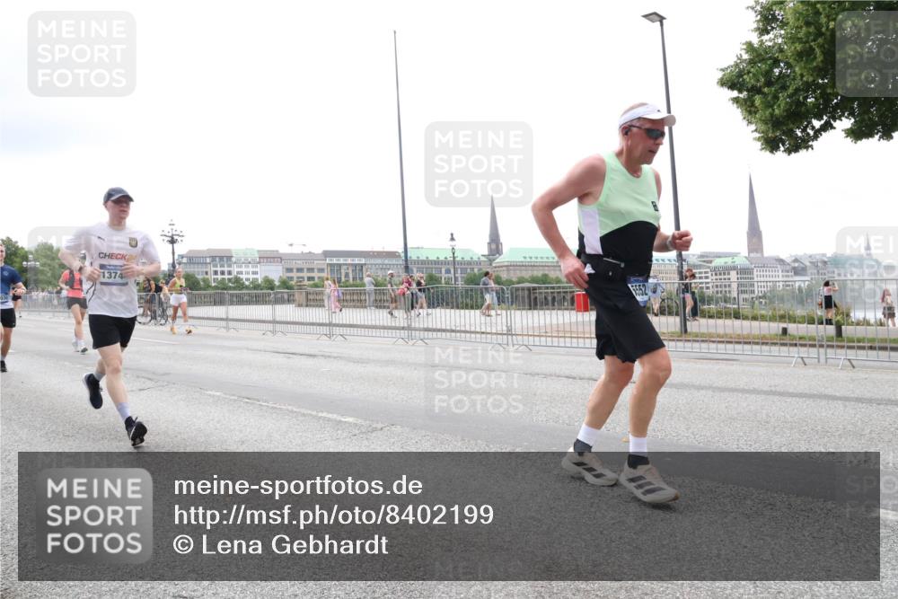 29.06.2025 - hella hamburg halbmarathon Lena Gebhardt http://msf.ph/oto/8402199 29.06.2025 10:50:04 Lombardsbrücke 24, 1374, 1040, 1041, 1487, 1511, 1888, 2212, 2466, 2862, 2997, 3203, 3701, 3710, 3805, 3897, 4090, 4168, 4870, 5076, 5119, 5552, 5694, 5749, 5751, 5997, 6680, 6694, 6830, 7305, 7339, 7366, 7679, 7721, 7722, 7755, 8065, 8254, 9015, 9162, 9605, 9940, 10060, 10286, 10403, 10617, 10683, 10704, 11030, 11426, 11696, 11716, 11760, 12079, 12124, 12388, 13127, 13128, 13309, 13381, 13744, 13764, 13846, 13887, 14144, 14505, 14545, 14692, 14940, 15626 meine-sportfotos.de