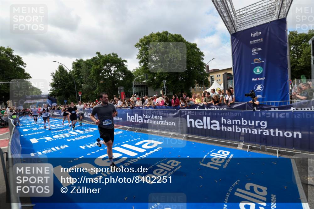29.06.2025 - hella hamburg halbmarathon Zöllner http://msf.ph/oto/8402251 29.06.2025 10:38:02 Ziel 3480, 3530, 7229, 8091, 9643, 10793, 11049, 11952, 12915, 13900, 15303, 16698 meine-sportfotos.de