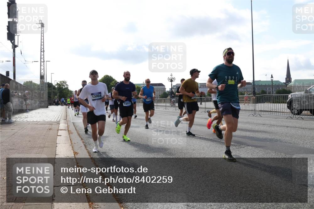 29.06.2025 - hella hamburg halbmarathon Lena Gebhardt http://msf.ph/oto/8402259 29.06.2025 09:49:08 Lombardsbrücke 13064, 1042, 1571, 1600, 1603, 2044, 2262, 2707, 2745, 2797, 2849, 2980, 3014, 3116, 3547, 4062, 4381, 4766, 5003, 5050, 5124, 5307, 5648, 5889, 6037, 6047, 6149, 6771, 6993, 7109, 7310, 7482, 7743, 7981, 8002, 8121, 8358, 8571, 9640, 9643, 10190, 10369, 10451, 10738, 10877, 11106, 11177, 11423, 11447, 11952, 12044, 12088, 12091, 12098, 12168, 12739, 13064, 13137, 13158, 13190, 13372, 13755, 13900, 13940, 14075, 14311, 14603 meine-sportfotos.de