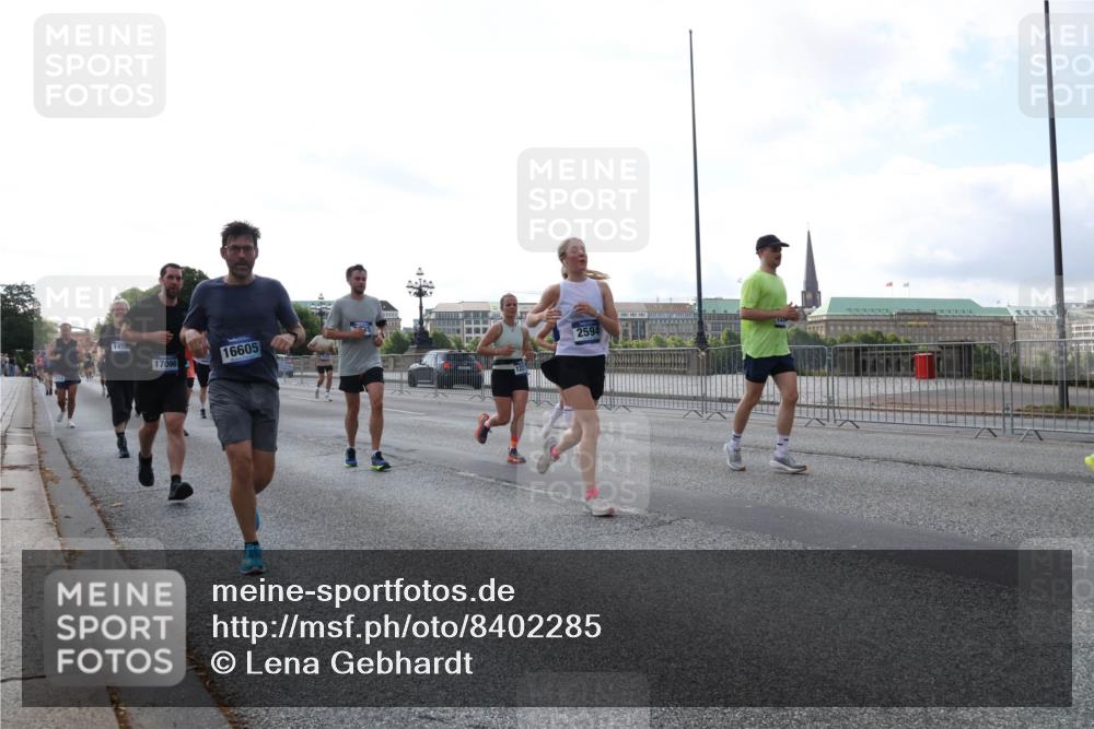 29.06.2025 - hella hamburg halbmarathon Lena Gebhardt http://msf.ph/oto/8402285 29.06.2025 10:03:26 Lombardsbrücke 1450, 17096, 16605, 2594, 1114, 1135, 1138, 1161, 1414, 1450, 1482, 1885, 2594, 2619, 2683, 2759, 2780, 2782, 2810, 3572, 4307, 4511, 4613, 5384, 5396, 5464, 6208, 6217, 6391, 6453, 7210, 7211, 7277, 7278, 7279, 7290, 7706, 7935, 8484, 8614, 9439, 9453, 10389, 10824, 11556, 12169, 12177, 12211, 12212, 12377, 12422, 12843, 13036, 13474, 13664, 13732, 13793, 13857, 13874, 13976, 15539, 15643, 15859, 16371, 17226, 17550, 18028 meine-sportfotos.de
