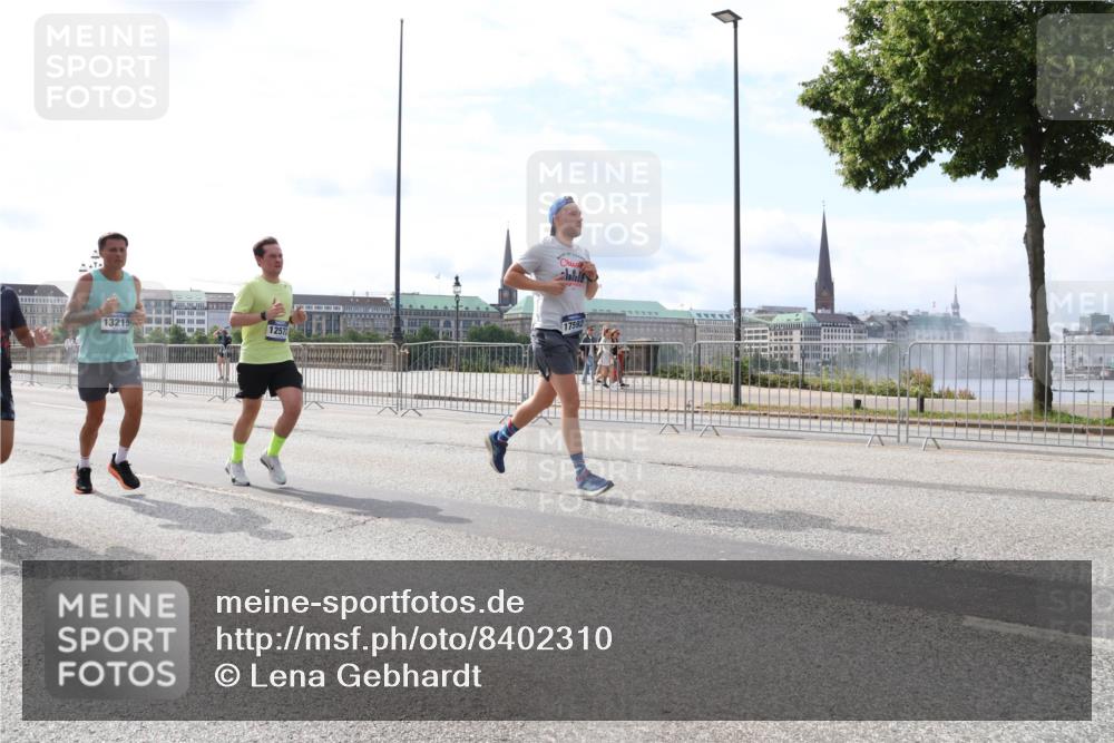 29.06.2025 - hella hamburg halbmarathon Lena Gebhardt http://msf.ph/oto/8402310 29.06.2025 10:16:18 Lombardsbrücke 13215, 12571, 17592, 1156, 1212, 1244, 1308, 1599, 1651, 2071, 2076, 2165, 2436, 2803, 2835, 3030, 3134, 3156, 3167, 3484, 3648, 3687, 4478, 4583, 4637, 4828, 5046, 5294, 5423, 6024, 6488, 7158, 7358, 7753, 7897, 8169, 8274, 8295, 8554, 8597, 8645, 8707, 8746, 8847, 8885, 9601, 9628, 9664, 9675, 9784, 9802, 9810, 9881, 10076, 10107, 10139, 10141, 10183, 10292, 10844, 10990, 11113, 11303, 11344, 11345, 11478, 11774, 11783, 11818, 12427 meine-sportfotos.de
