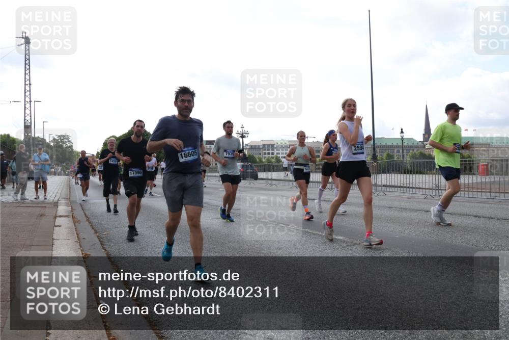 29.06.2025 - hella hamburg halbmarathon Lena Gebhardt http://msf.ph/oto/8402311 29.06.2025 10:03:26 Lombardsbrücke 1450, 17096, 16605, 7935, 1221, 2594, 1114, 1135, 1138, 1161, 1414, 1450, 1482, 1885, 2594, 2619, 2683, 2759, 2780, 2782, 2810, 3572, 4307, 4511, 4613, 5384, 5396, 5464, 6208, 6217, 6391, 6453, 7210, 7211, 7277, 7278, 7279, 7290, 7706, 7935, 8484, 8614, 9439, 9453, 10389, 10824, 11556, 12169, 12177, 12211, 12212, 12377, 12422, 12843, 13036, 13474, 13664, 13732, 13793, 13857, 13874, 13976, 15539, 15643, 15859, 16371, 17226, 17550, 18028 meine-sportfotos.de
