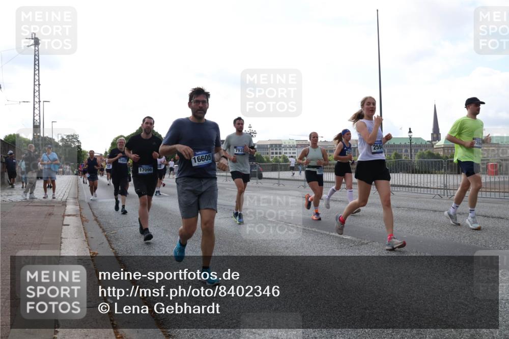 29.06.2025 - hella hamburg halbmarathon Lena Gebhardt http://msf.ph/oto/8402346 29.06.2025 10:03:26 Lombardsbrücke 7935, 1450, 16605, 1221, 17096, 2594, 1284, 1114, 1135, 1138, 1161, 1414, 1450, 1482, 1885, 2594, 2619, 2683, 2759, 2780, 2782, 2810, 3572, 4307, 4511, 4613, 5384, 5396, 5464, 6208, 6217, 6391, 6453, 7210, 7211, 7277, 7278, 7279, 7290, 7706, 7935, 8484, 8614, 9439, 9453, 10389, 10824, 11556, 12169, 12177, 12211, 12212, 12377, 12422, 12843, 13036, 13474, 13664, 13732, 13793, 13857, 13874, 13976, 15539, 15643, 15859, 16371, 17226, 17550, 18028 meine-sportfotos.de