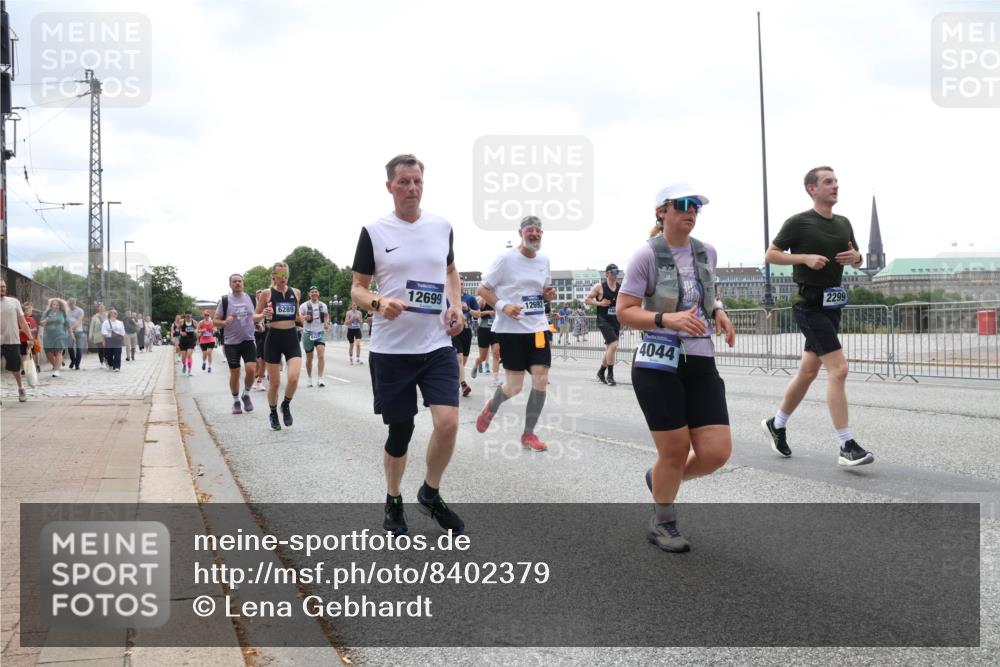 29.06.2025 - hella hamburg halbmarathon Lena Gebhardt http://msf.ph/oto/8402379 29.06.2025 10:40:54 Lombardsbrücke 12699, 12692, 6289, 4044, 2299, 1075, 1317, 1323, 1731, 2042, 2173, 2206, 2299, 2762, 2763, 2805, 2858, 3121, 3293, 3306, 3432, 3694, 4044, 4234, 4411, 4530, 4612, 4638, 4774, 4775, 4906, 4972, 5059, 5086, 5225, 5549, 5702, 5753, 6088, 6098, 6163, 6229, 6278, 6280, 6289, 6474, 6842, 7293, 7661, 7829, 7956, 8053, 8054, 8378, 8391, 8429, 8430, 8751, 8769, 9009, 9237, 9962, 10269, 10407, 10644, 10835, 11053 meine-sportfotos.de