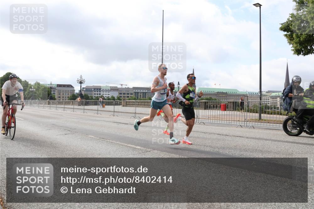 29.06.2025 - hella hamburg halbmarathon Lena Gebhardt http://msf.ph/oto/8402414 29.06.2025 09:31:13 Lombardsbrücke 1, 4, 5, 6, 7, 10, 11, 13, 16, 22, 23, 25, 59 meine-sportfotos.de
