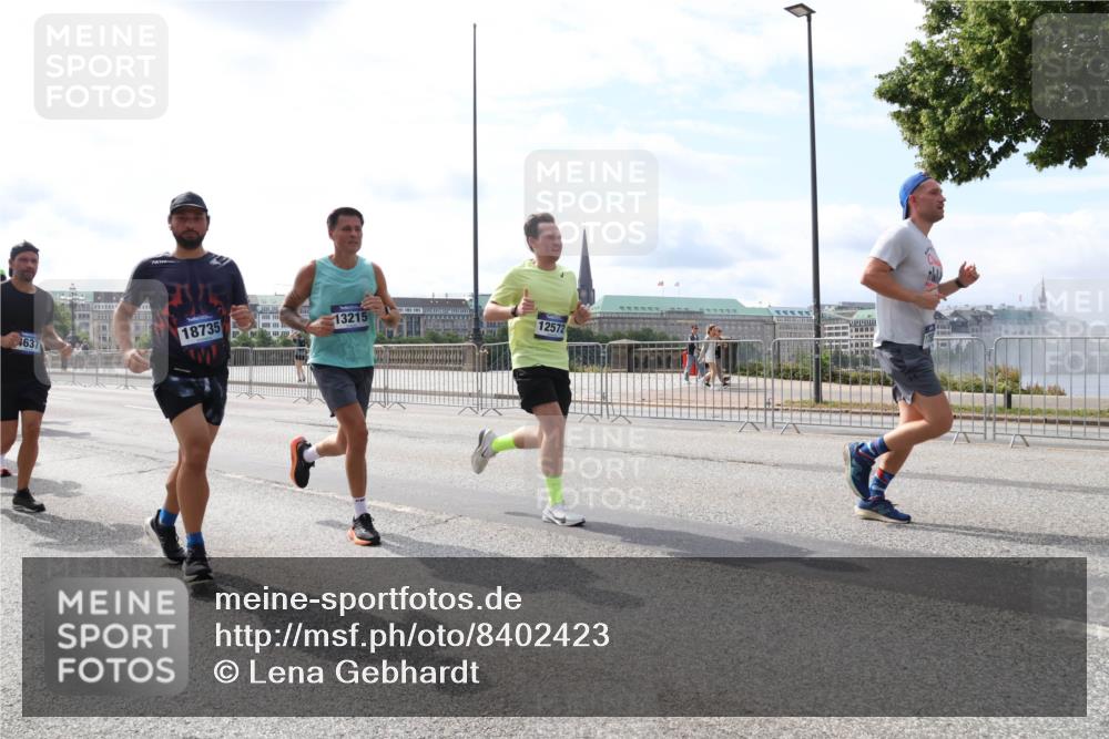 29.06.2025 - hella hamburg halbmarathon Lena Gebhardt http://msf.ph/oto/8402423 29.06.2025 10:16:19 Lombardsbrücke 1637, 18735, 13215, 12572, 1156, 1212, 1244, 1308, 1599, 1651, 2071, 2076, 2165, 2347, 2436, 2803, 2835, 3030, 3134, 3156, 3167, 3484, 3648, 3687, 4478, 4583, 4637, 4828, 5046, 5294, 5423, 6024, 6488, 7158, 7358, 7753, 7897, 8169, 8274, 8295, 8554, 8597, 8645, 8707, 8746, 8847, 8885, 9601, 9628, 9664, 9675, 9784, 9802, 9810, 9881, 10076, 10107, 10139, 10141, 10183, 10292, 10844, 10990, 11113, 11303, 11344, 11345, 11478, 11774, 11783, 11818, 12427 meine-sportfotos.de