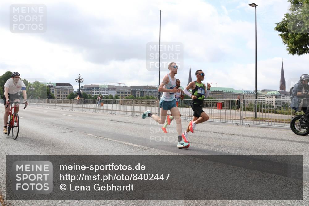 29.06.2025 - hella hamburg halbmarathon Lena Gebhardt http://msf.ph/oto/8402447 29.06.2025 09:31:14 Lombardsbrücke 1, 2, 4, 5, 6, 7, 8, 9, 10, 11, 13, 16, 22, 23, 25, 59 meine-sportfotos.de