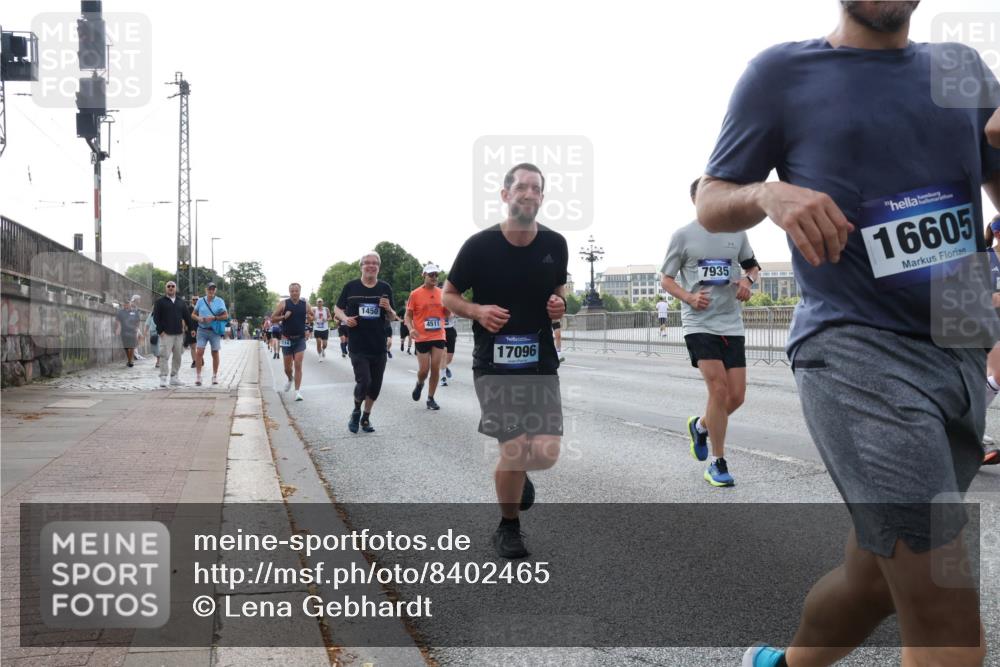 29.06.2025 - hella hamburg halbmarathon Lena Gebhardt http://msf.ph/oto/8402465 29.06.2025 10:03:27 Lombardsbrücke 1450, 4511, 17096, 7935, 16605, 1114, 1135, 1138, 1161, 1414, 1450, 1482, 1885, 2277, 2594, 2619, 2683, 2759, 2780, 2782, 2810, 3572, 4307, 4511, 4613, 5384, 5396, 5464, 6208, 6217, 6391, 6453, 7210, 7211, 7277, 7278, 7279, 7290, 7706, 7935, 8484, 8614, 9439, 9453, 10389, 10824, 11402, 11556, 12169, 12177, 12211, 12212, 12377, 12422, 12843, 13036, 13474, 13664, 13732, 13793, 13857, 13874, 13976, 15539, 15643, 15859, 16371, 16621, 17226, 17550, 18028 meine-sportfotos.de