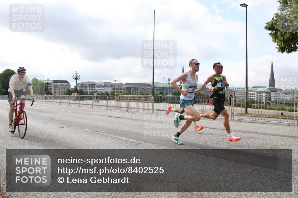 29.06.2025 - hella hamburg halbmarathon Lena Gebhardt http://msf.ph/oto/8402525 29.06.2025 09:31:14 Lombardsbrücke 1, 2, 4, 5, 6, 7, 8, 9, 10, 11, 13, 16, 22, 23, 25, 59 meine-sportfotos.de