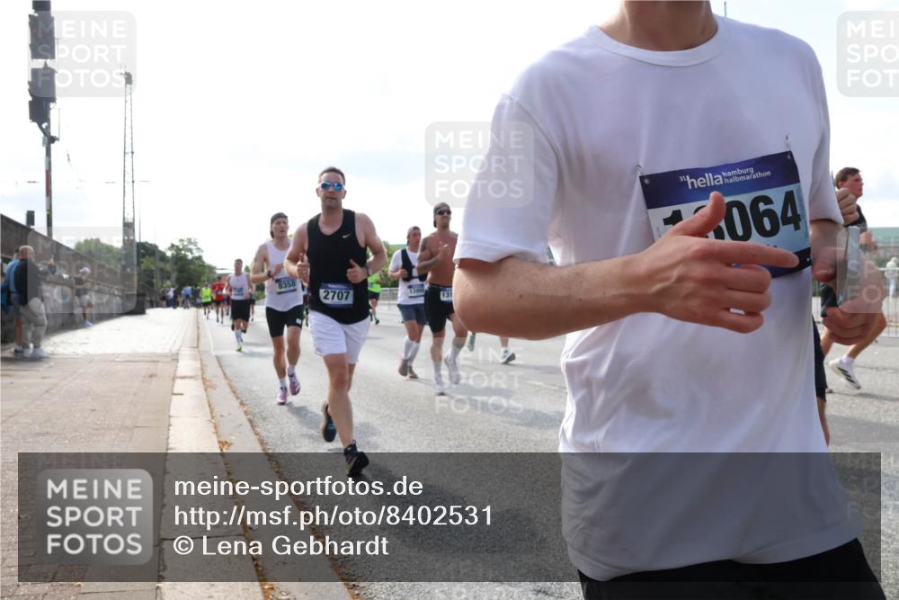 29.06.2025 - hella hamburg halbmarathon Lena Gebhardt http://msf.ph/oto/8402531 29.06.2025 09:49:09 Lombardsbrücke 8358, 2707, 13900, 131, 064, 1042, 1571, 1600, 1603, 2044, 2262, 2707, 2745, 2797, 2849, 2980, 3014, 3116, 3547, 4062, 4381, 4766, 5003, 5050, 5124, 5307, 5648, 5889, 6037, 6047, 6149, 6771, 6993, 7109, 7310, 7482, 7743, 7981, 8002, 8121, 8358, 8571, 9640, 9643, 10190, 10369, 10451, 10738, 10877, 11106, 11177, 11423, 11447, 11952, 12044, 12088, 12091, 12098, 12168, 12739, 13064, 13137, 13158, 13190, 13372, 13755, 13900, 13940, 14075, 14311, 14603, 14667 meine-sportfotos.de