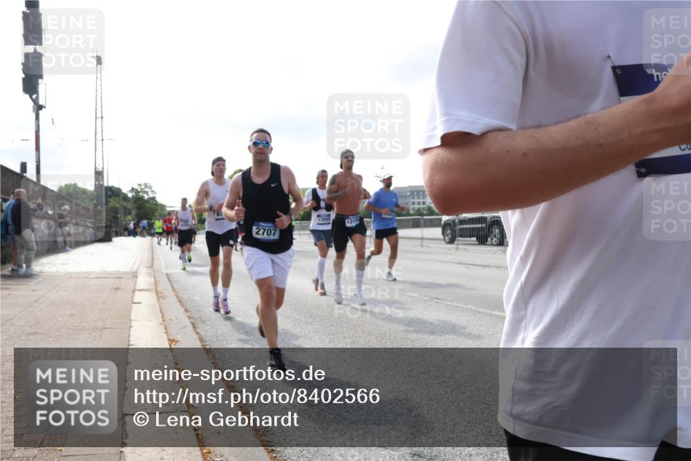 29.06.2025 - hella hamburg halbmarathon Lena Gebhardt http://msf.ph/oto/8402566 29.06.2025 09:49:10 Lombardsbrücke 2707, 13900, 1319, 1042, 1571, 1600, 1603, 2044, 2262, 2707, 2745, 2797, 2849, 2980, 3014, 3116, 3547, 4062, 4381, 4766, 5003, 5050, 5124, 5307, 5648, 5889, 6037, 6047, 6149, 6771, 6993, 7109, 7310, 7482, 7743, 7981, 8002, 8121, 8358, 8571, 9640, 9643, 10190, 10369, 10451, 10738, 10877, 11106, 11177, 11423, 11447, 11952, 12044, 12088, 12091, 12098, 12168, 12739, 13064, 13137, 13158, 13190, 13372, 13755, 13900, 13940, 14075, 14311, 14603, 14667 meine-sportfotos.de