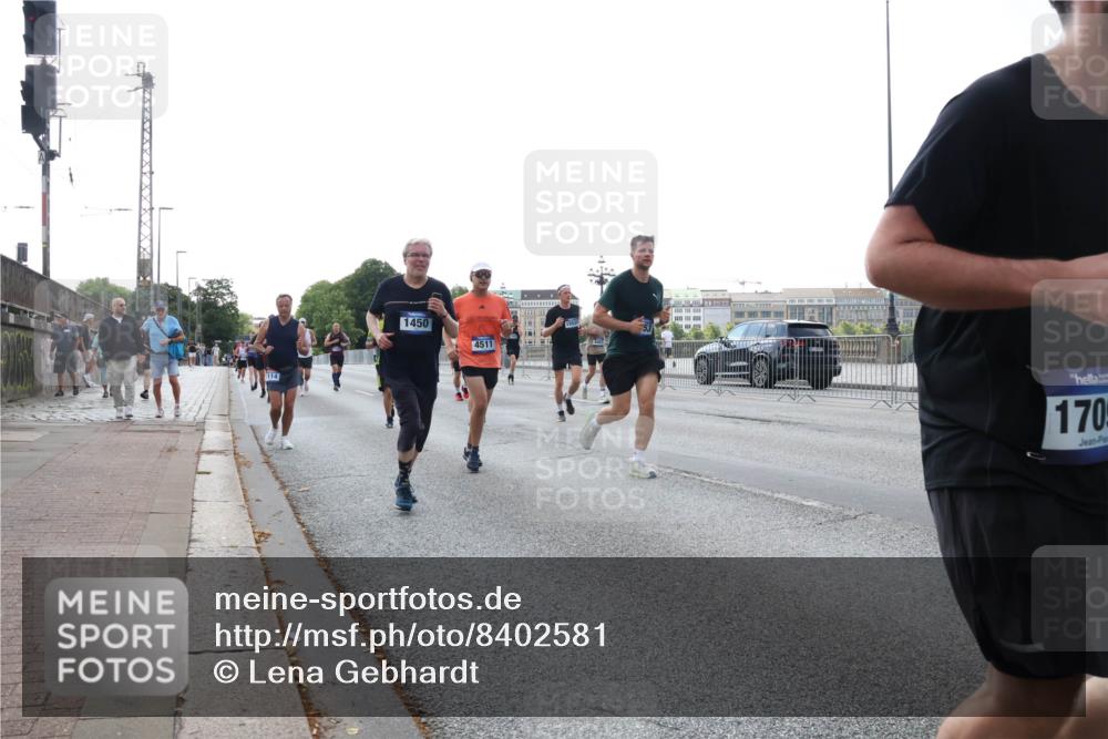 29.06.2025 - hella hamburg halbmarathon Lena Gebhardt http://msf.ph/oto/8402581 29.06.2025 10:03:28 Lombardsbrücke 1450, 4511, 170, 1114, 1135, 1138, 1161, 1414, 1450, 1482, 1885, 2277, 2594, 2619, 2683, 2759, 2780, 2782, 2810, 3572, 4307, 4511, 5384, 5396, 5464, 6208, 6217, 6391, 6453, 7006, 7210, 7211, 7277, 7278, 7279, 7290, 7706, 7935, 8484, 9439, 9453, 10389, 10824, 11402, 11556, 12169, 12177, 12211, 12212, 12377, 12422, 12843, 13036, 13474, 13664, 13732, 13793, 13857, 13874, 13976, 15539, 15643, 15859, 16371, 16621, 17226, 17550, 18028 meine-sportfotos.de