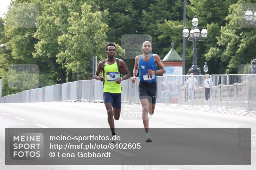 29.06.2025 - hella hamburg halbmarathon Lena Gebhardt http://msf.ph/oto/8402605 29.06.2025 09:31:26 Lombardsbrücke 58, 15, 1, 2, 4, 5, 6, 7, 8, 9, 10, 11, 13, 16, 22, 23, 25, 59 meine-sportfotos.de