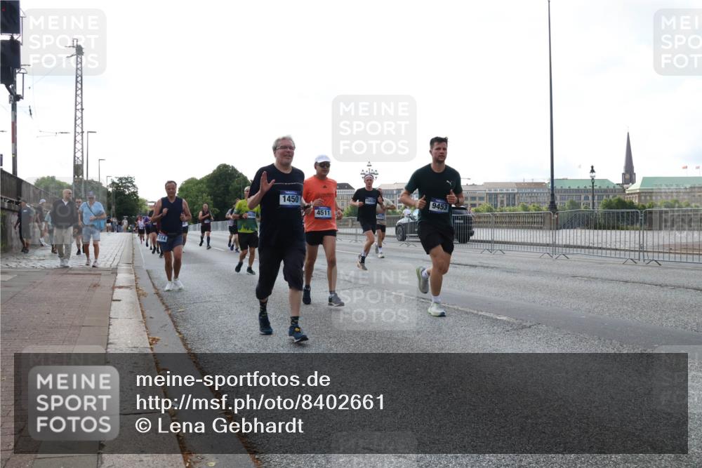 29.06.2025 - hella hamburg halbmarathon Lena Gebhardt http://msf.ph/oto/8402661 29.06.2025 10:03:28 Lombardsbrücke 114, 1450, 4511, 15539, 9453, 1114, 1135, 1138, 1161, 1414, 1450, 1482, 1885, 2277, 2594, 2619, 2683, 2759, 2780, 2782, 2810, 3572, 4307, 4511, 5384, 5396, 5464, 6208, 6217, 6391, 6453, 7006, 7210, 7211, 7277, 7278, 7279, 7290, 7706, 7935, 8484, 9439, 9453, 10389, 10824, 11402, 11556, 12169, 12177, 12211, 12212, 12377, 12422, 12843, 13036, 13474, 13664, 13732, 13793, 13857, 13874, 13976, 15539, 15643, 15859, 16371, 16621, 17226, 17550, 18028 meine-sportfotos.de