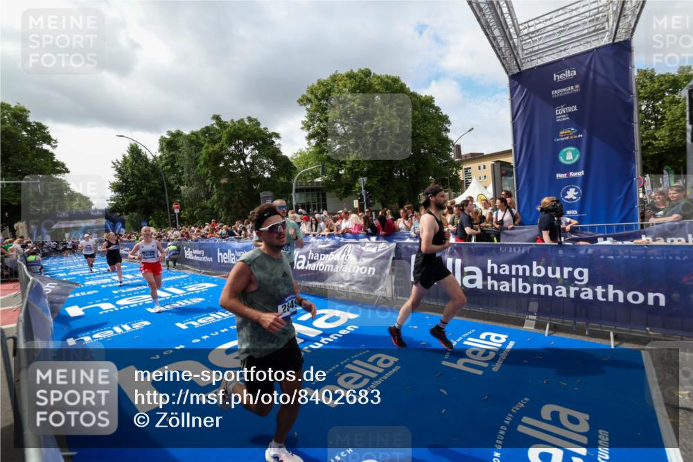 29.06.2025 - hella hamburg halbmarathon Zöllner http://msf.ph/oto/8402683 29.06.2025 10:38:22 Ziel 1042, 1688, 2849, 3431, 6095, 7110, 8002, 14688, 18584 meine-sportfotos.de