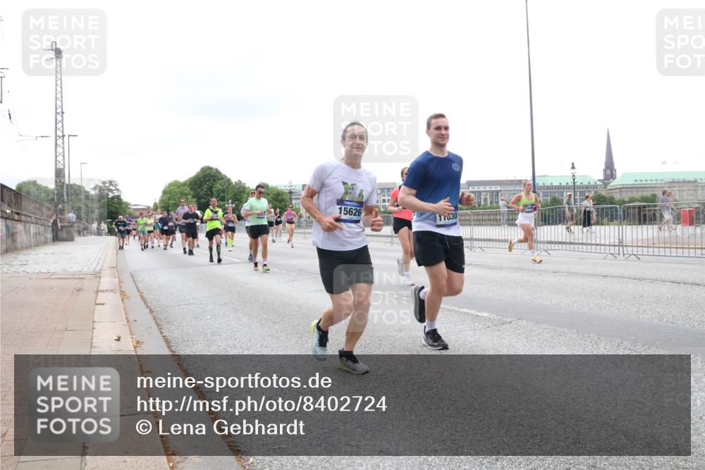 29.06.2025 - hella hamburg halbmarathon Lena Gebhardt http://msf.ph/oto/8402724 29.06.2025 10:50:07 Lombardsbrücke 15626, 1040, 1041, 1487, 1511, 1888, 2047, 2212, 2466, 2862, 2997, 3203, 3680, 3701, 3710, 3805, 3897, 4090, 4168, 4870, 5076, 5119, 5694, 5749, 5751, 5997, 6680, 6694, 6830, 7366, 7677, 7679, 7721, 7722, 7755, 8065, 8254, 9015, 9162, 9605, 9940, 10060, 10286, 10403, 10617, 10683, 10704, 11030, 11426, 11696, 11716, 11760, 12079, 12124, 13127, 13128, 13309, 13381, 13744, 13764, 13846, 13887, 14144, 14505, 14545, 14692, 14940, 15230, 15626 meine-sportfotos.de