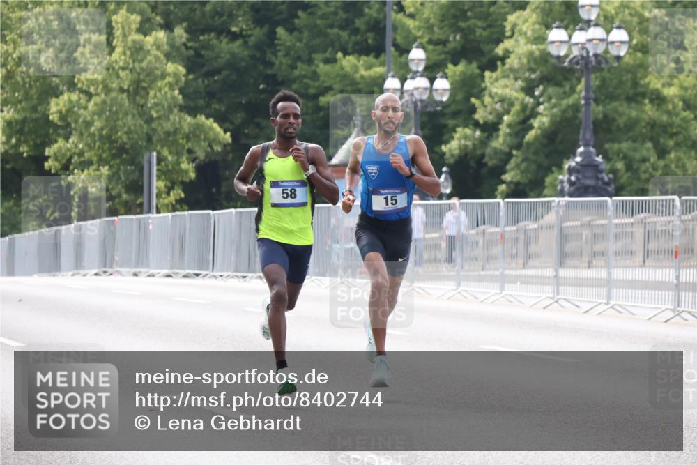 29.06.2025 - hella hamburg halbmarathon Lena Gebhardt http://msf.ph/oto/8402744 29.06.2025 09:31:27 Lombardsbrücke 58, 15, 1, 2, 4, 5, 6, 7, 8, 9, 10, 11, 13, 16, 22, 23, 25, 59 meine-sportfotos.de