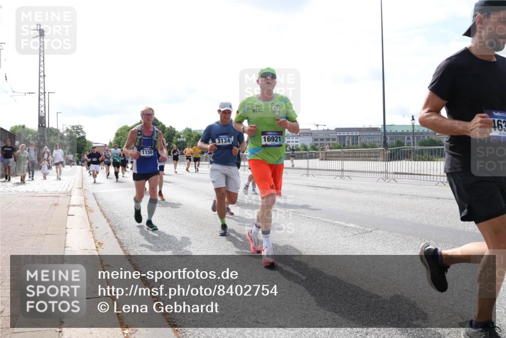 29.06.2025 - hella hamburg halbmarathon Lena Gebhardt http://msf.ph/oto/8402754 29.06.2025 10:16:20 Lombardsbrücke 4, 1156, 3134, 16921, 163, 1156, 1212, 1244, 1308, 1599, 1651, 2071, 2076, 2165, 2347, 2436, 2803, 2835, 2912, 3030, 3134, 3156, 3167, 3484, 3648, 3687, 4478, 4583, 4637, 4828, 5046, 5294, 5423, 6024, 6488, 7158, 7358, 7753, 7897, 8169, 8274, 8295, 8554, 8597, 8645, 8707, 8746, 8847, 8857, 8885, 9601, 9628, 9664, 9675, 9784, 9802, 9810, 9881, 10076, 10107, 10139, 10141, 10183, 10292, 10844, 10990, 11113, 11303, 11344, 11345, 11478, 11774, 11783, 11818, 12427 meine-sportfotos.de