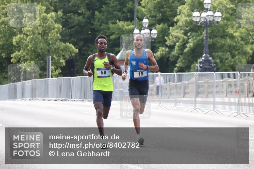 29.06.2025 - hella hamburg halbmarathon Lena Gebhardt http://msf.ph/oto/8402782 29.06.2025 09:31:27 Lombardsbrücke 58, 15, 1, 2, 4, 5, 6, 7, 8, 9, 10, 11, 13, 16, 22, 23, 25, 59 meine-sportfotos.de