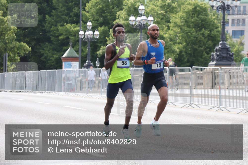 29.06.2025 - hella hamburg halbmarathon Lena Gebhardt http://msf.ph/oto/8402829 29.06.2025 09:31:28 Lombardsbrücke 58, 15, 1, 2, 4, 5, 6, 7, 8, 9, 10, 11, 13, 16, 22, 23, 25, 59 meine-sportfotos.de