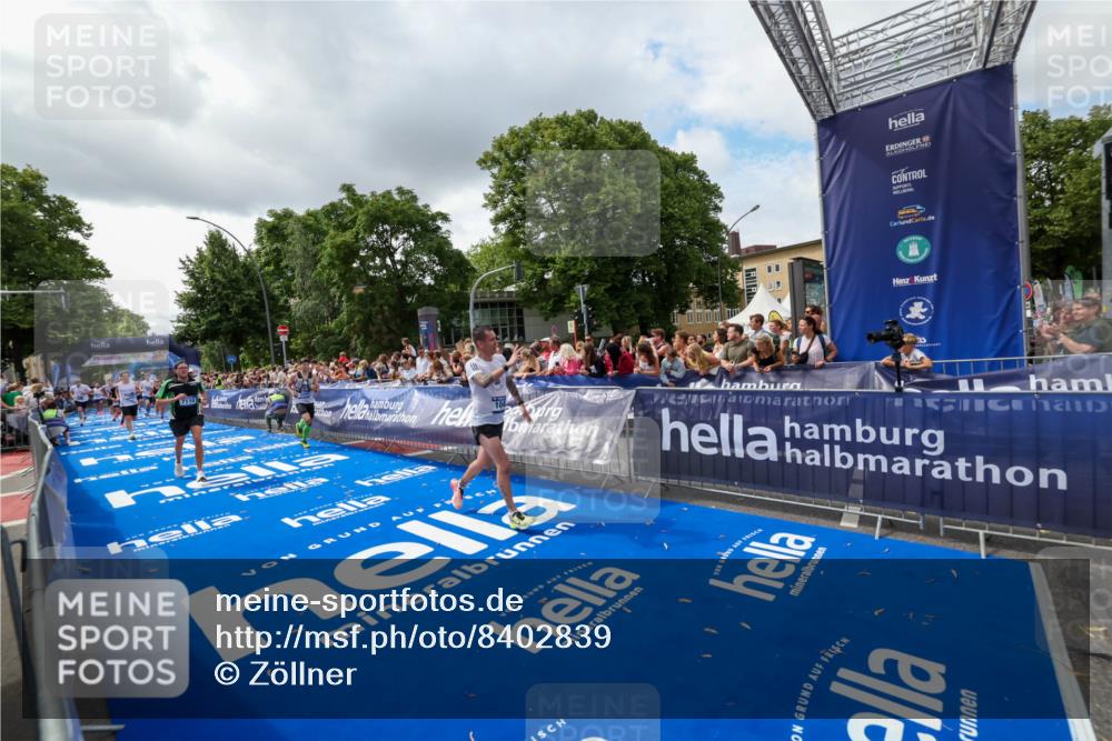 29.06.2025 - hella hamburg halbmarathon Zöllner http://msf.ph/oto/8402839 29.06.2025 10:38:28 Ziel 1042, 1710, 2745, 3014, 3431, 3790, 7110, 8571, 14992, 16075, 16280, 18357, 18761 meine-sportfotos.de