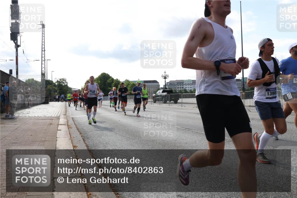29.06.2025 - hella hamburg halbmarathon Lena Gebhardt http://msf.ph/oto/8402863 29.06.2025 09:49:11 Lombardsbrücke 17097, 13900, 14, 1042, 1571, 1600, 1603, 2044, 2262, 2707, 2745, 2797, 2849, 2980, 3014, 3116, 3547, 4062, 4148, 4381, 4766, 5003, 5050, 5124, 5307, 5648, 5889, 6037, 6047, 6149, 6771, 6993, 7109, 7310, 7482, 7743, 7981, 8002, 8121, 8358, 9640, 9643, 10190, 10369, 10451, 10738, 10877, 11106, 11177, 11423, 11447, 11952, 12044, 12088, 12091, 12098, 12168, 12739, 13064, 13137, 13158, 13190, 13372, 13755, 13900, 13940, 14075, 14311, 14603, 14667 meine-sportfotos.de