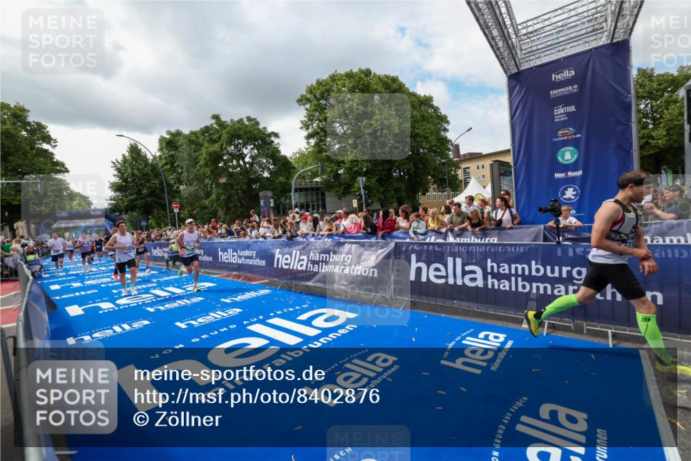 29.06.2025 - hella hamburg halbmarathon Zöllner http://msf.ph/oto/8402876 29.06.2025 10:38:30 Ziel 1710, 2745, 3014, 3431, 3790, 7110, 8571, 14992, 16075, 16280, 18357, 18761 meine-sportfotos.de