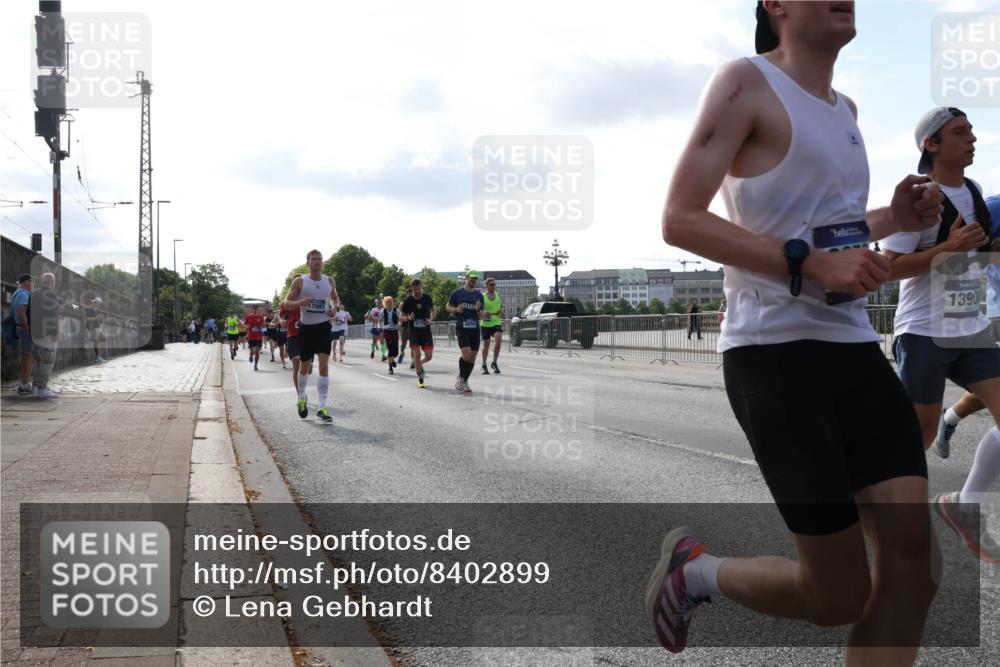 29.06.2025 - hella hamburg halbmarathon Lena Gebhardt http://msf.ph/oto/8402899 29.06.2025 09:49:11 Lombardsbrücke 17097, 6771, 13900, 1042, 1571, 1600, 1603, 2044, 2262, 2707, 2745, 2797, 2849, 2980, 3014, 3116, 3547, 4062, 4148, 4381, 4766, 5003, 5050, 5124, 5307, 5648, 5889, 6037, 6047, 6149, 6771, 6993, 7109, 7310, 7482, 7743, 7981, 8002, 8121, 8358, 9640, 9643, 10190, 10369, 10451, 10738, 10877, 11106, 11177, 11423, 11447, 11952, 12044, 12088, 12091, 12098, 12168, 12739, 13064, 13137, 13158, 13190, 13372, 13755, 13900, 13940, 14075, 14311, 14603, 14667 meine-sportfotos.de