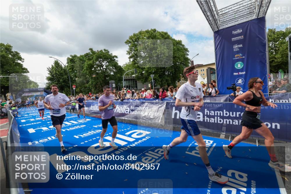 29.06.2025 - hella hamburg halbmarathon Zöllner http://msf.ph/oto/8402957 29.06.2025 10:38:34 Ziel 1710, 2745, 3014, 3790, 8571, 11379, 14905, 16280, 18357 meine-sportfotos.de