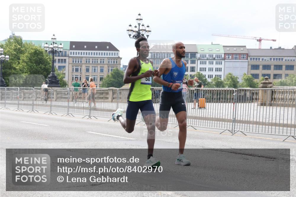 29.06.2025 - hella hamburg halbmarathon Lena Gebhardt http://msf.ph/oto/8402970 29.06.2025 09:31:29 Lombardsbrücke 1, 2, 4, 5, 6, 7, 8, 9, 10, 11, 13, 15, 16, 22, 23, 25, 58, 59 meine-sportfotos.de