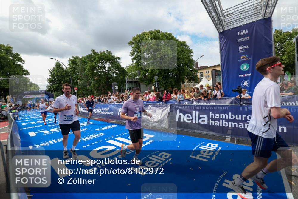 29.06.2025 - hella hamburg halbmarathon Zöllner http://msf.ph/oto/8402972 29.06.2025 10:38:34 Ziel 1710, 2745, 3014, 3790, 8571, 11379, 14905, 16280, 18357 meine-sportfotos.de